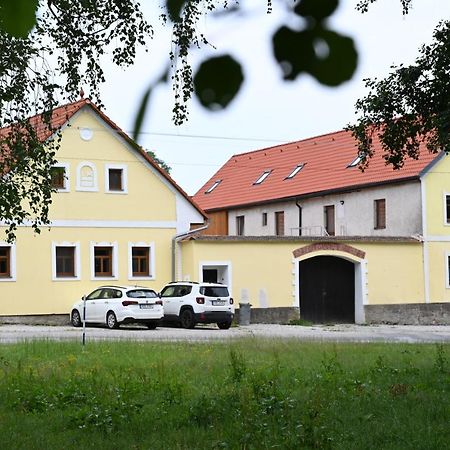 Penzion Mezi řádky Jindřichŭv Hradec Exterior foto
