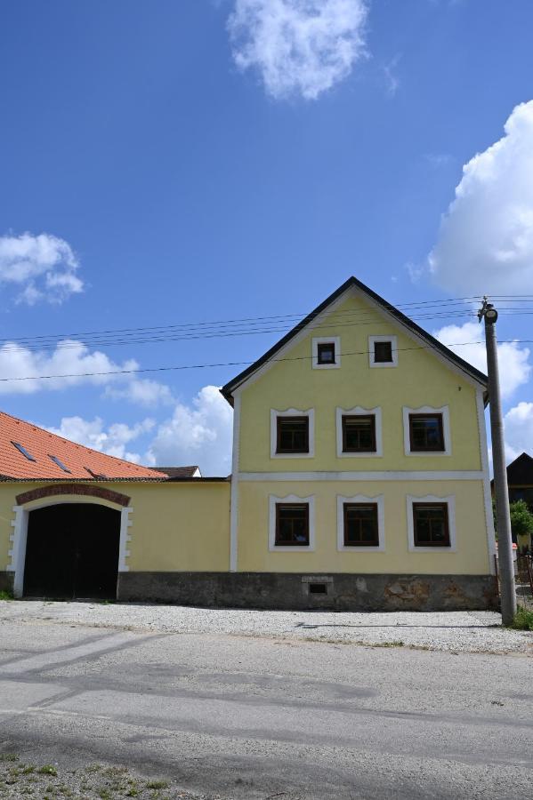 Penzion Mezi řádky Jindřichŭv Hradec Exterior foto