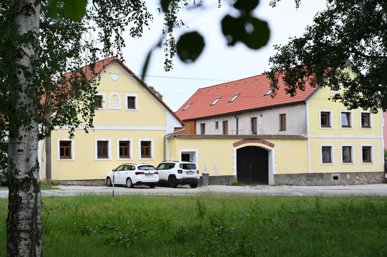 Penzion Mezi řádky Jindřichŭv Hradec Exterior foto