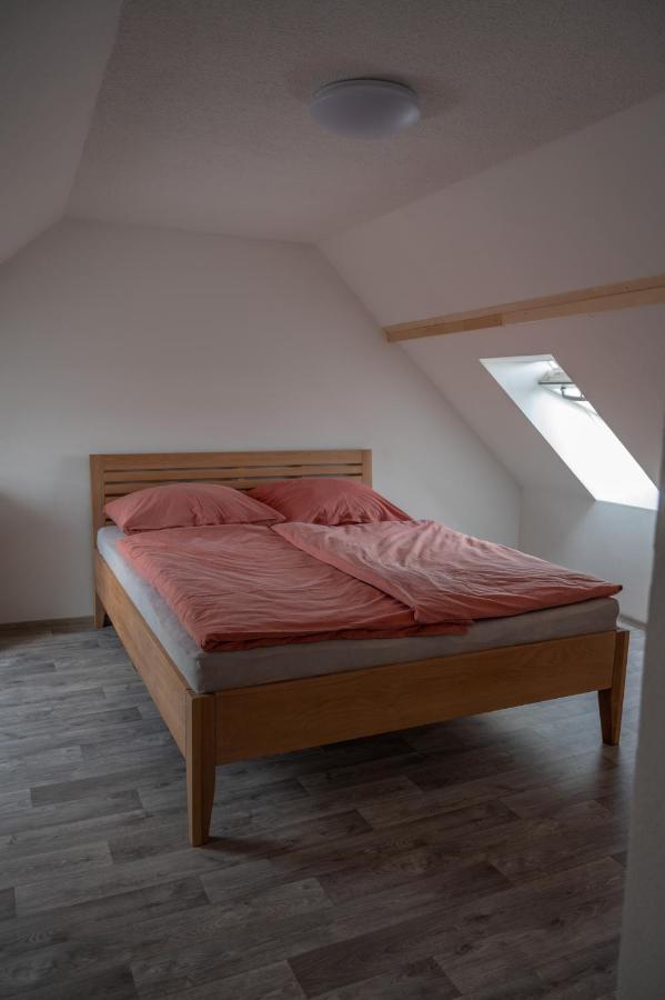 Penzion Mezi řádky Jindřichŭv Hradec Exterior foto